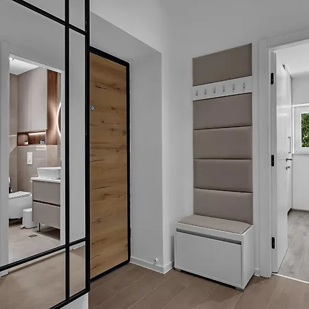 Modern Center Max Apartment