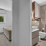 Modern Center Max * Μακάρσκα