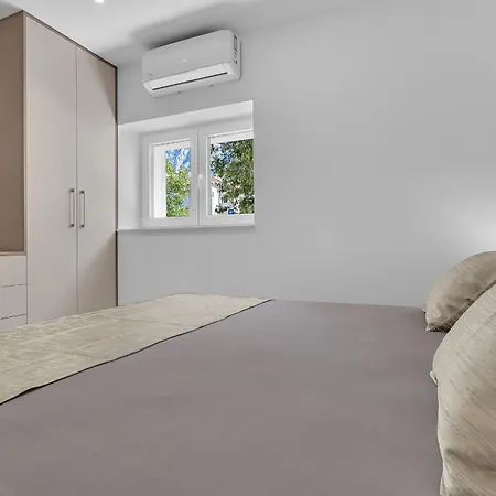 Modern Center Max Apartmán *